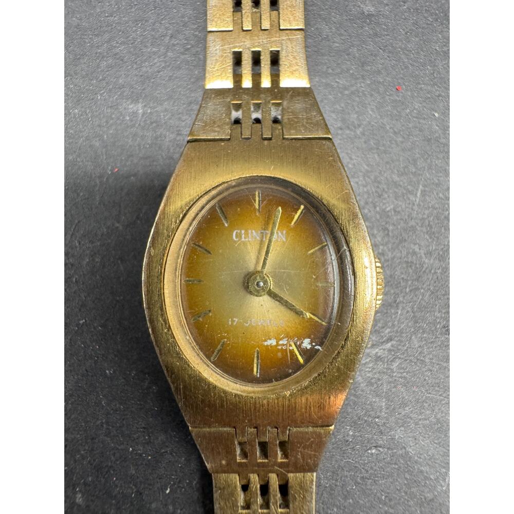 Vintage CLINTON 17 Jewels Ladies Winding Watch Link Band Oval Face 18MM